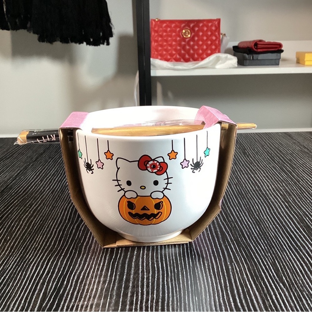Hello Kitty - Picture 3 of 3